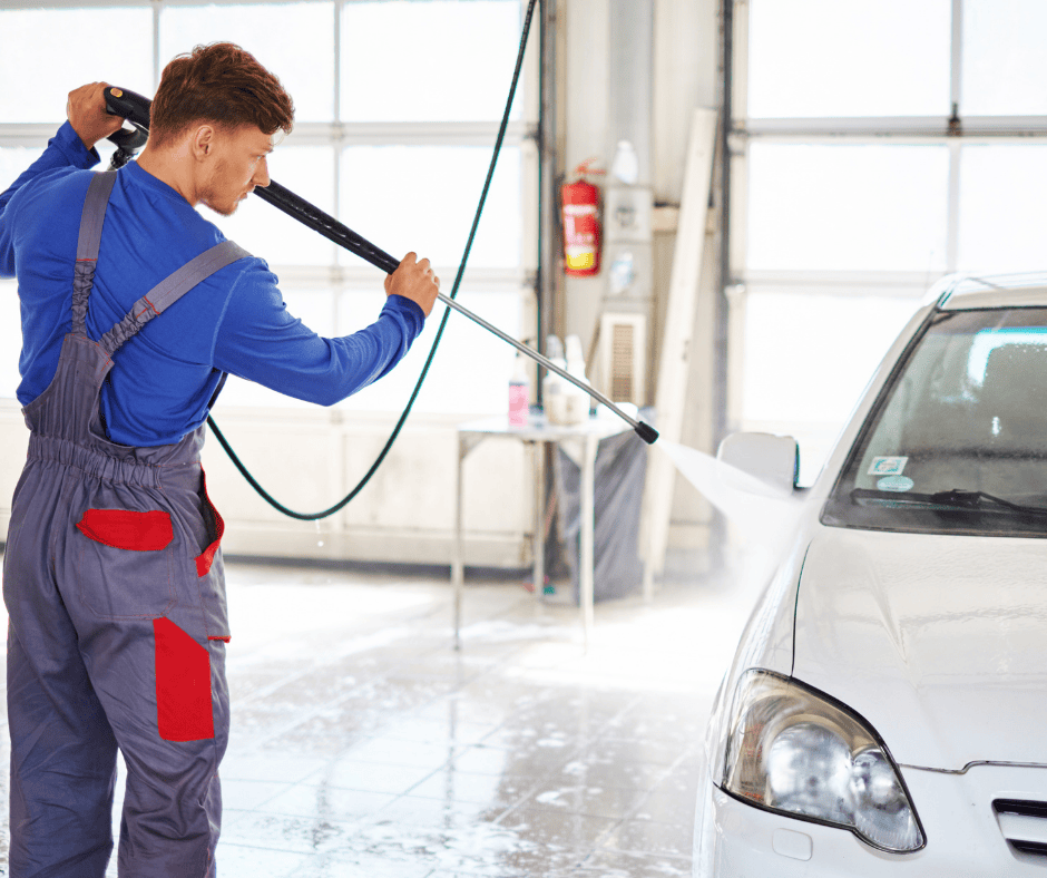 Jak myć samochód na myjni bezdotykowej?